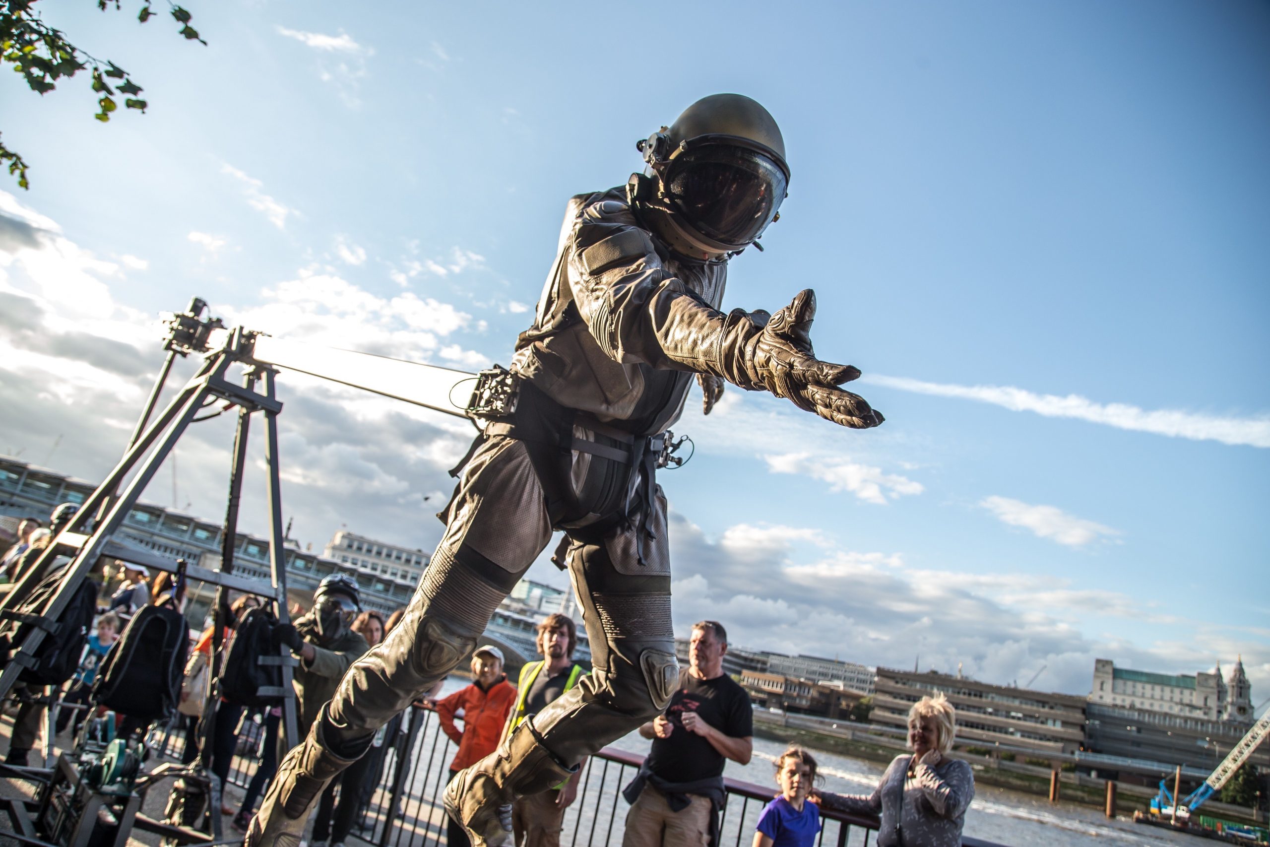 Outdoor Arts Guide Urban Astronaut by Highly Spung Performance UK photo by Ravi Ravji Vaya